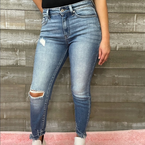 BRAND NEW kancan high rise distressed skinny jean - Picture 4 of 16